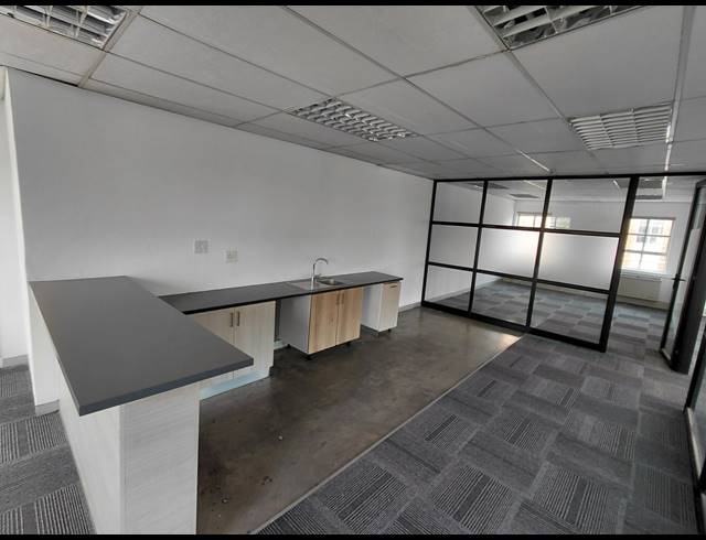 137M² OFFICE TO LET IN FOURWAYS